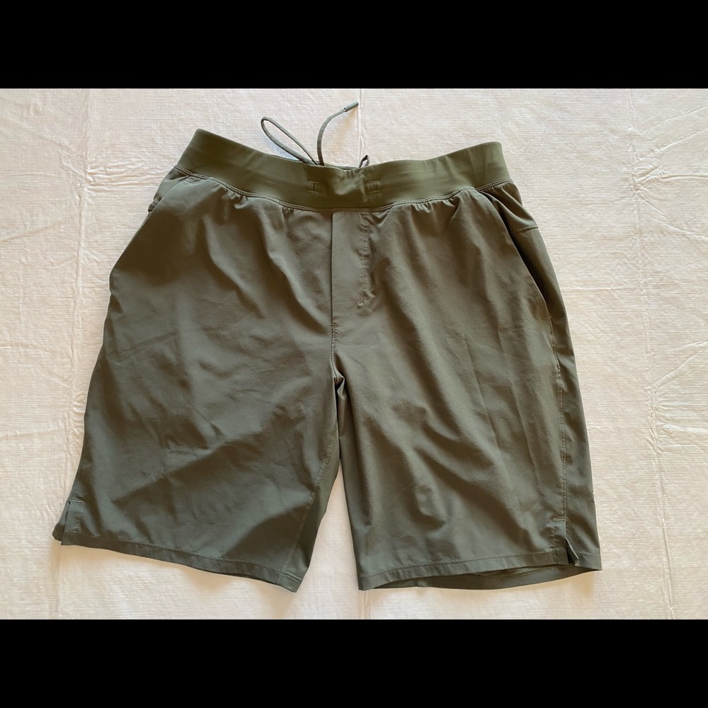 Lululemon THE short 9” inseam LARGE